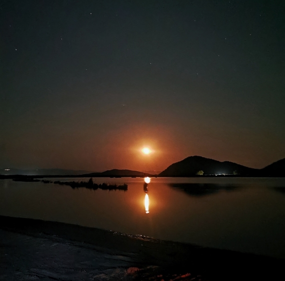 Měsíční svit v laguně